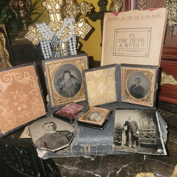 Antique 19th Century Daguerreotype photographSmall broken. I have others avail - Picture 6 of 14